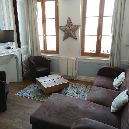 Le Saint Leonard...Il Est Bleu Apartment Honfleur Bagian luar foto