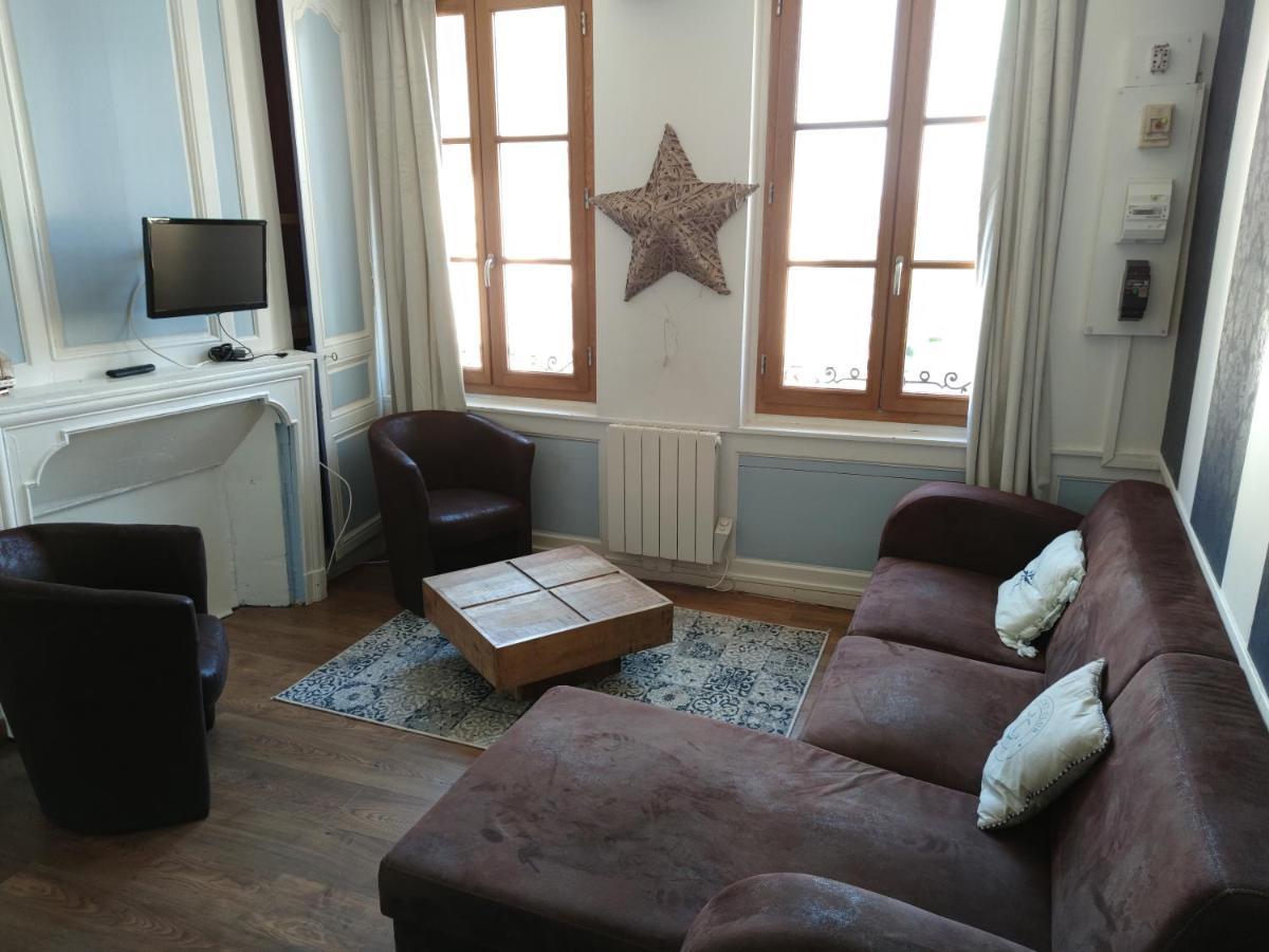 Le Saint Leonard...Il Est Bleu Apartment Honfleur Bagian luar foto