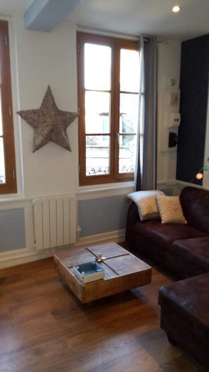 Le Saint Leonard...Il Est Bleu Apartment Honfleur Bagian luar foto