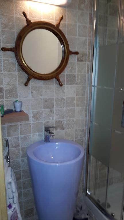 Le Saint Leonard...Il Est Bleu Apartment Honfleur Ruang foto
